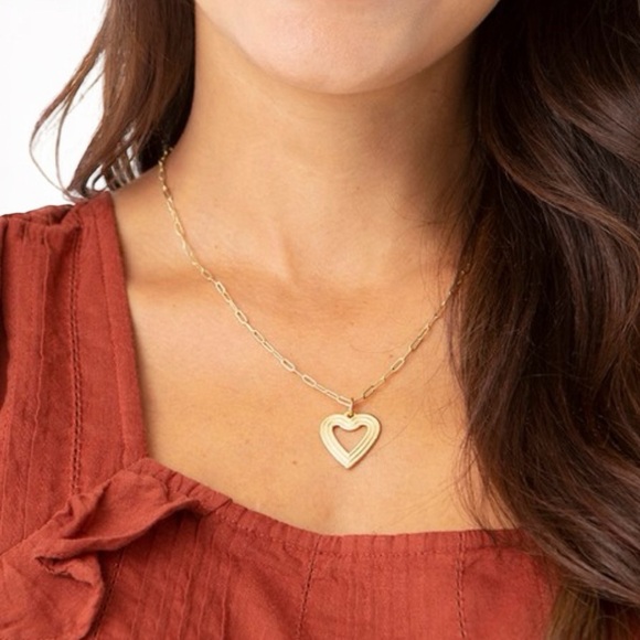 EACH Jewels Jewelry - EACH Jewels ‘AMOUR’ Necklace - Brand New (Gold Heart)